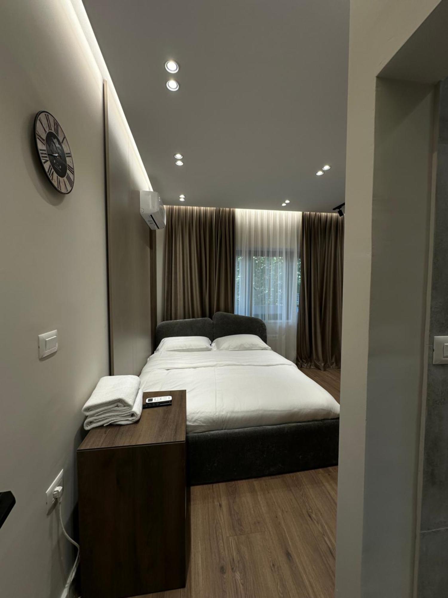 Ylli Apartment